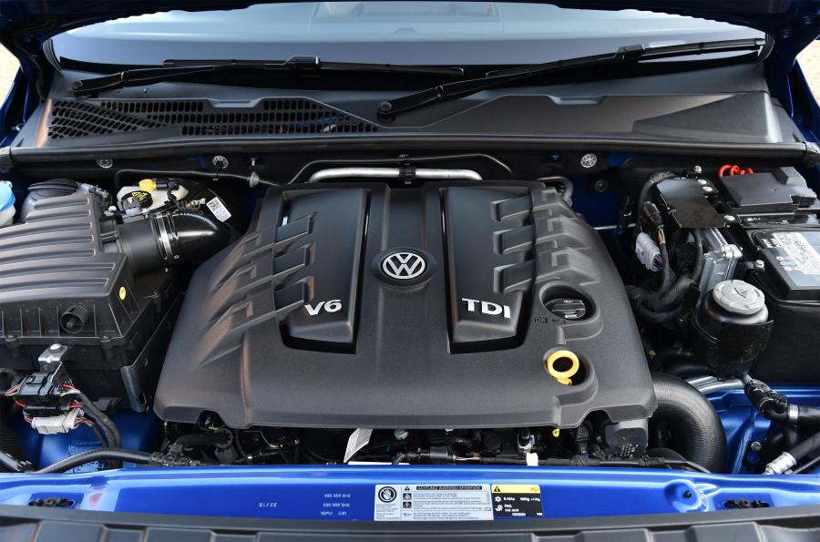 Моторный отсек Volkswagen Amarok Double Cab 2016 года  (UK) (фото 6 из 40)